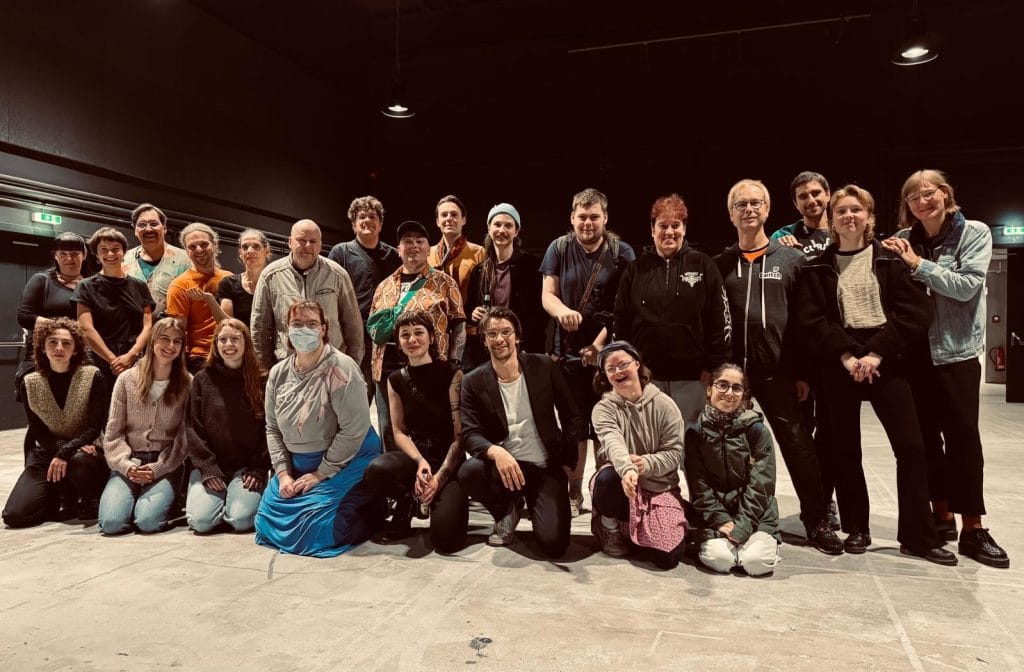 Ein FSJ bei den Minotauren - Alles, aber nicht das, was ich erwartet habe 8 Gruppenfoto Minotauren Theaternacht 2025